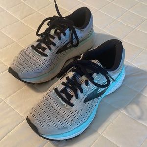 Brooks, women’s, Ghost 13, size 6.5, gray